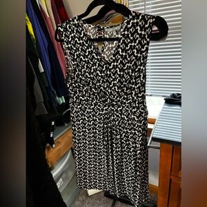 Daisy Fuentes mid length dress